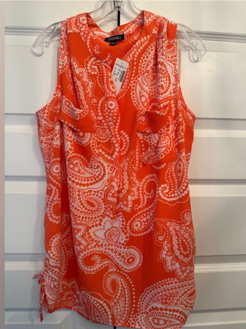 NWT SLEEVELESS BLOUSE W GATHERS & TIE ON THE SIDES BEAUTIFUL SHADE OF
ORANGE